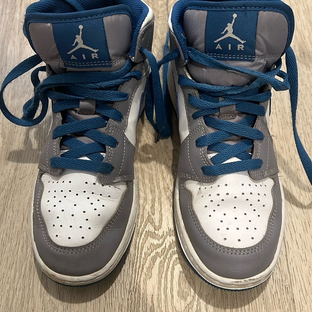 Boys Jordan’s Size 5.5 Y